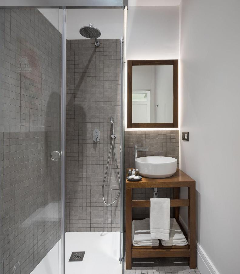 Puerta Catedral Holiday Suites Siviglia Esterno foto